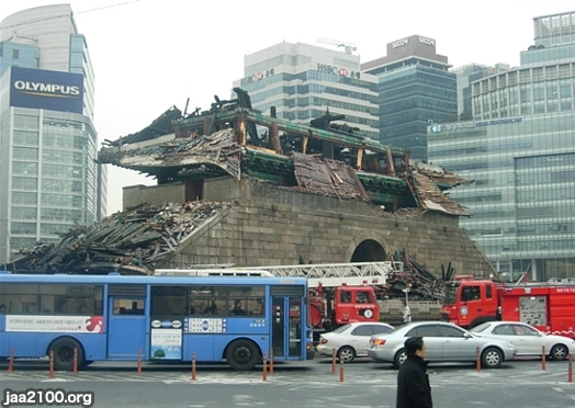 日韓（平成20年） 2008年のソウル・南大門（崇礼門）放火焼失 ジャパンアーカイブズ Japan Archives